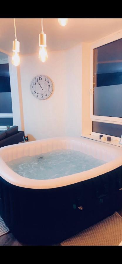 Appartement Cosy Et Chaleureux Avec Jacuzzi Seraing Buitenkant foto